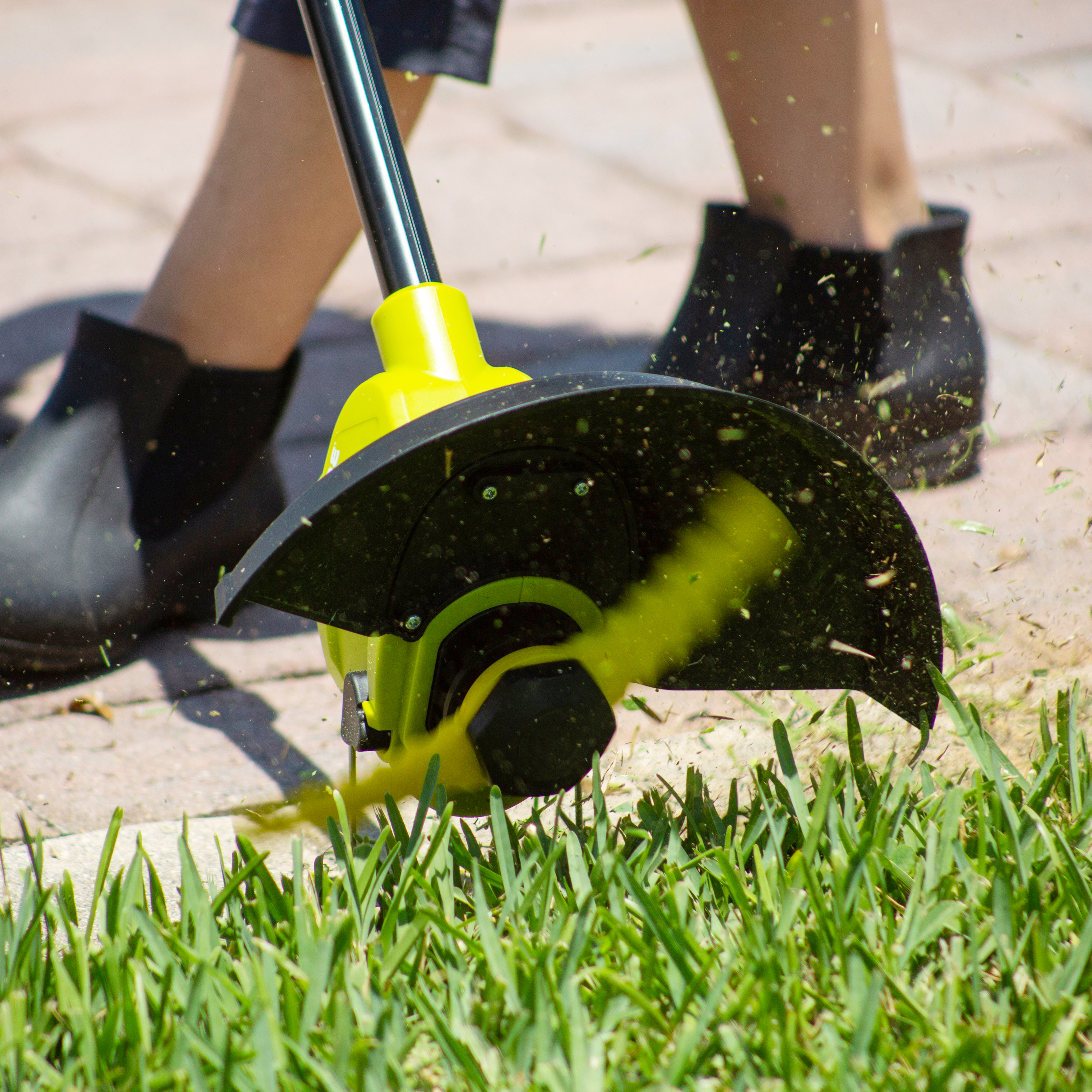 Cordless stringless store grass trimmer