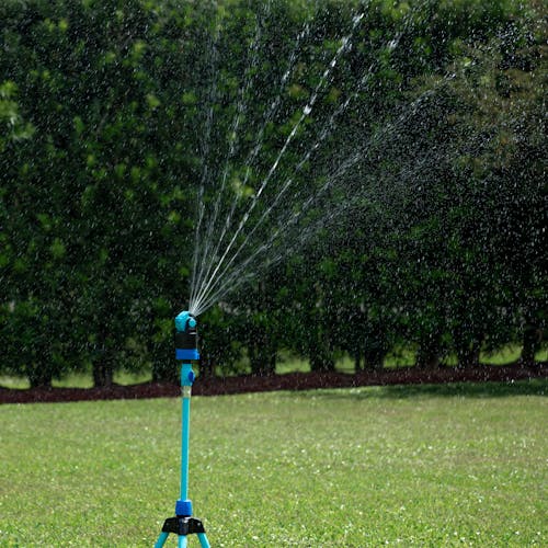 Multi spray setting for the Aqua Joe Indestructible Turbo Drive 360 Degree Telescoping Tripod Lawn and Garden Sprinkler and Mister.