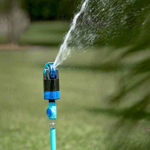 Large spray setting for the Aqua Joe Indestructible Turbo Drive 360 Degree Telescoping Tripod Lawn and Garden Sprinkler and Mister.