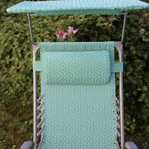 Close-up of the headrest and canopy on the 26-inch Teal Genome Zero Gravity Chair.