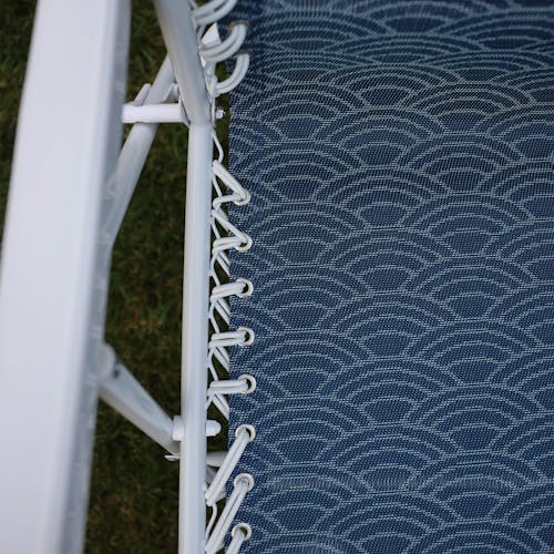 Close-up of the white bungees on the 26-inch Blue Scallop Reclining Sling Chair.