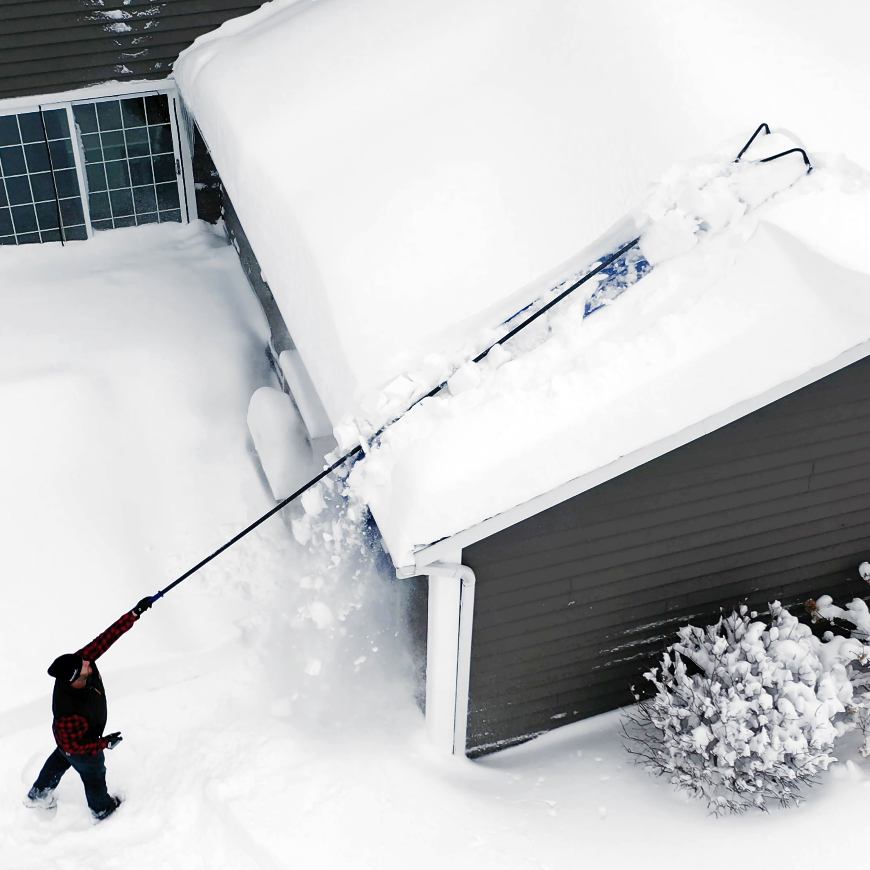 Roof deals snow remover