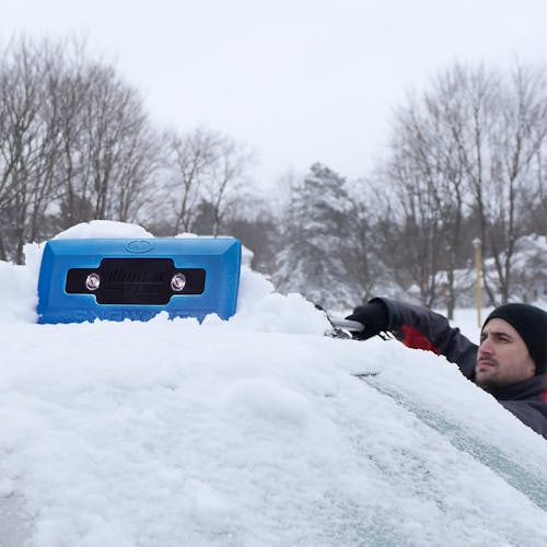 Balai à neige bleu de 18 po Snow Joe en plastique avec grattoir et tête en  mousse SJBLZD