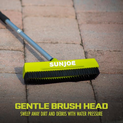 Gentle Brush Head bristles sweep away dirt and debris with water pressure